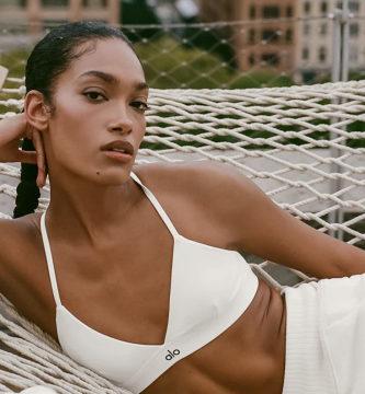 El Caso Alo Yoga: Cómo el "Athleisure" Conquistó el Lujo y el Bienestar Digital.